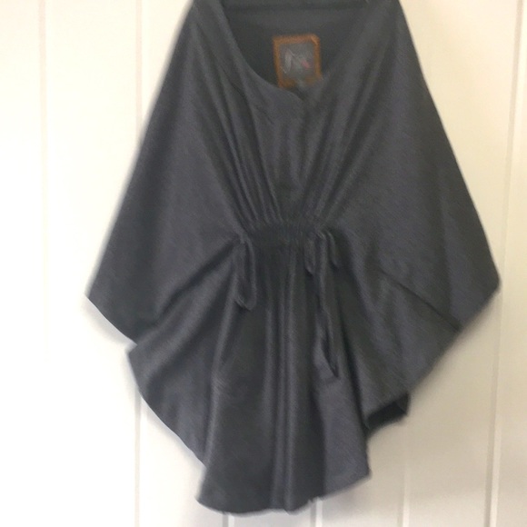 Ladies Fluent Life poncho - Picture 1 of 16